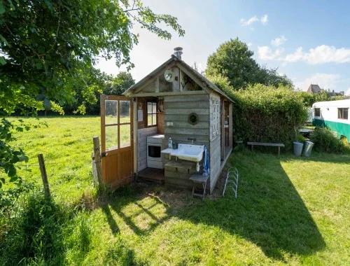 Un bloc sanitaire & coin cuisine